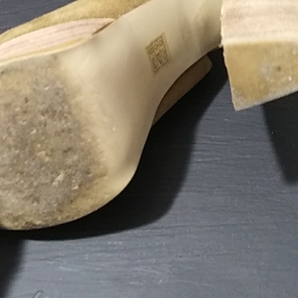 Shoes - Picture 2 of 4